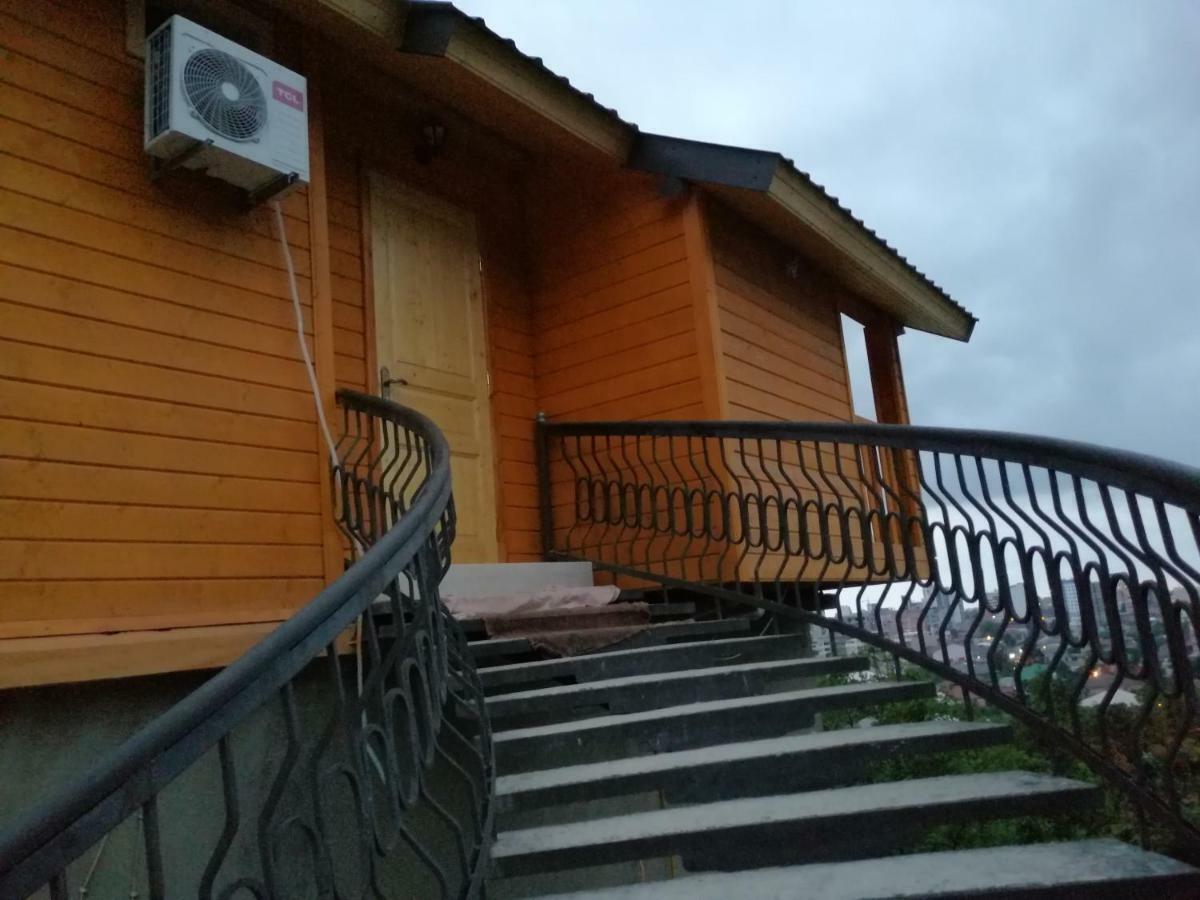 Деревянный Котеж The 1 С Выдом На Город Batumi Bagian luar foto