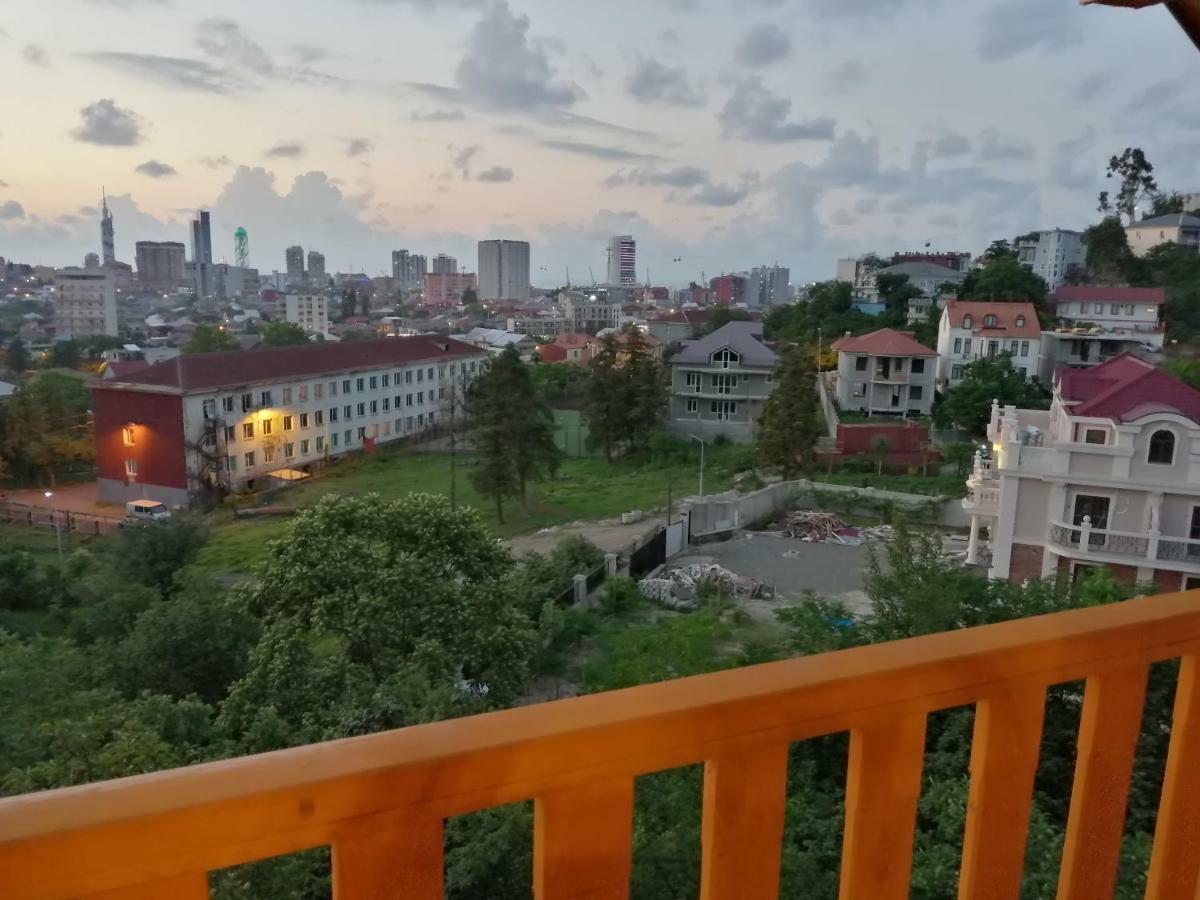 Деревянный Котеж The 1 С Выдом На Город Batumi Bagian luar foto