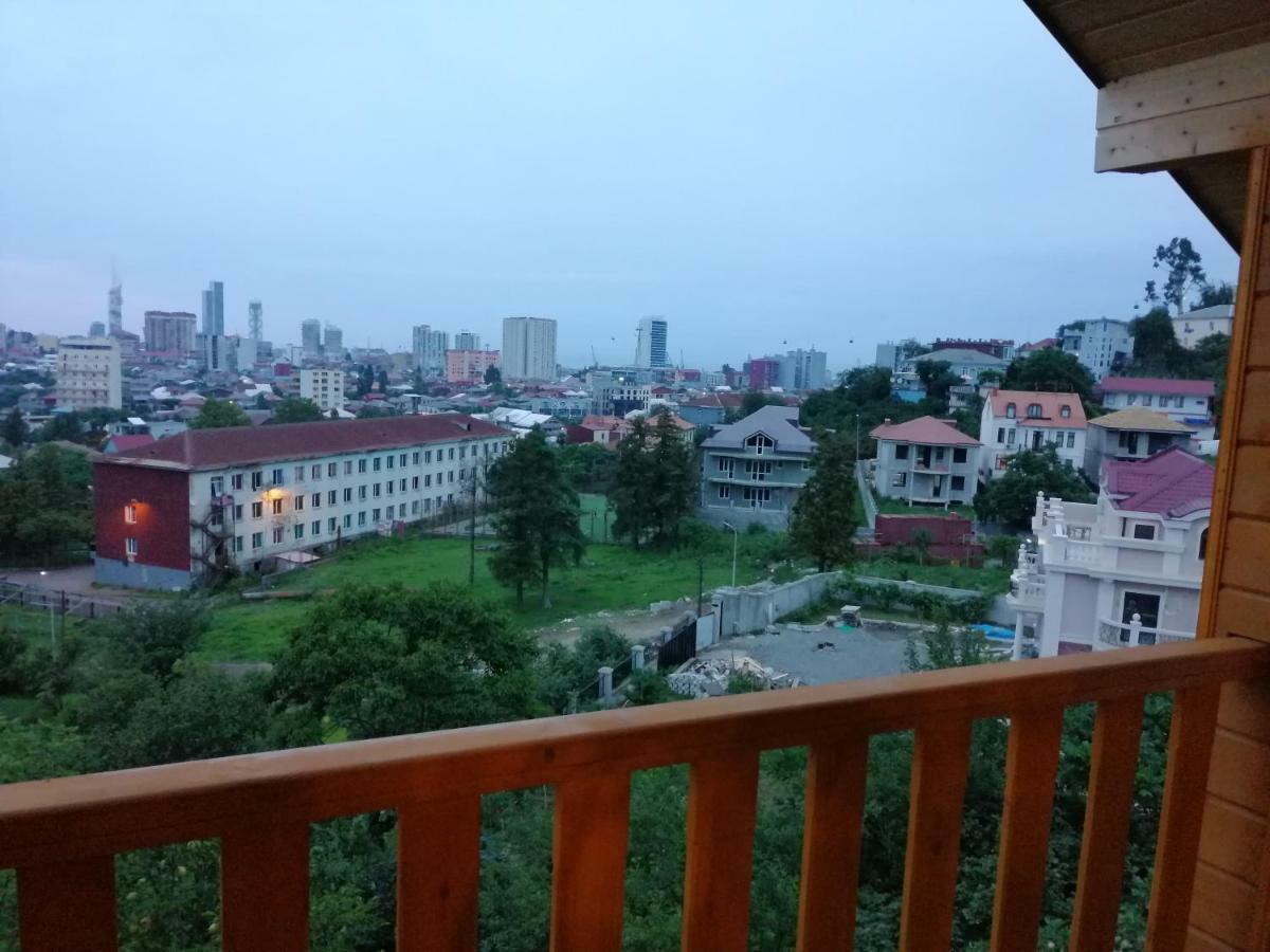 Деревянный Котеж The 1 С Выдом На Город Batumi Bagian luar foto