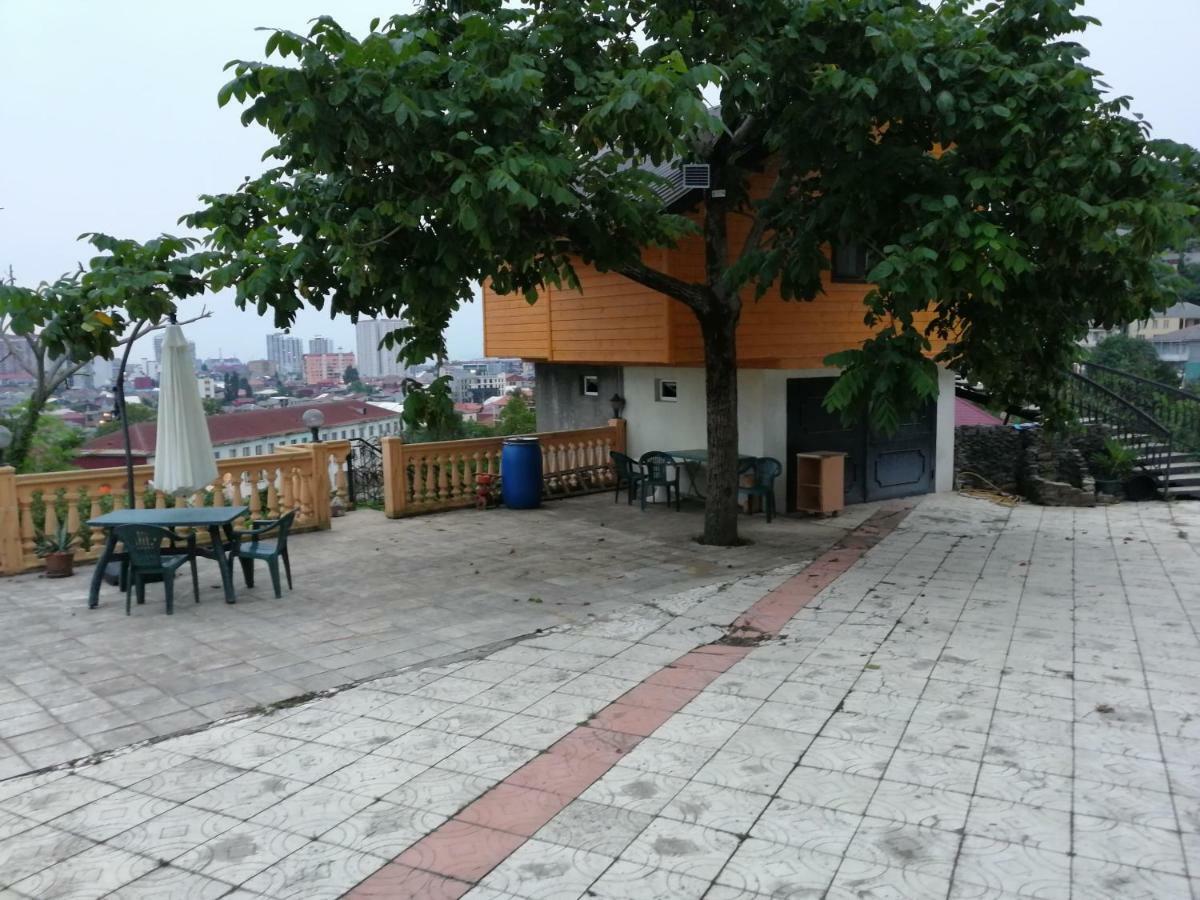 Деревянный Котеж The 1 С Выдом На Город Batumi Bagian luar foto